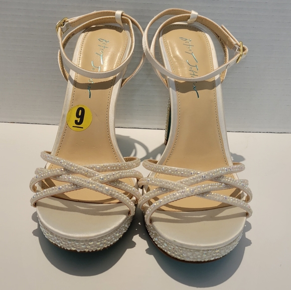Betsey Johnson Shoes - BETSEY‎ JOHNSON Women's Aden Platform Dress Sandals, size 8 ❤️